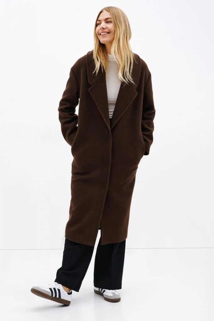Minimalist Comfort with Long Brown Coat and Sneakers